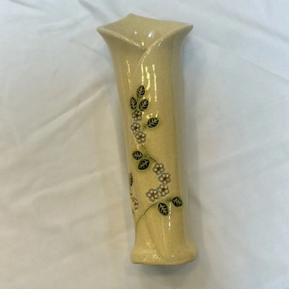 Pottery Tan  Tulip WrapVase with Flower Motif